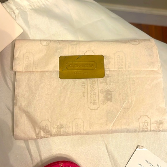 Coach Vintage Pink Heart Coin Pouch - Picture 3 of 9